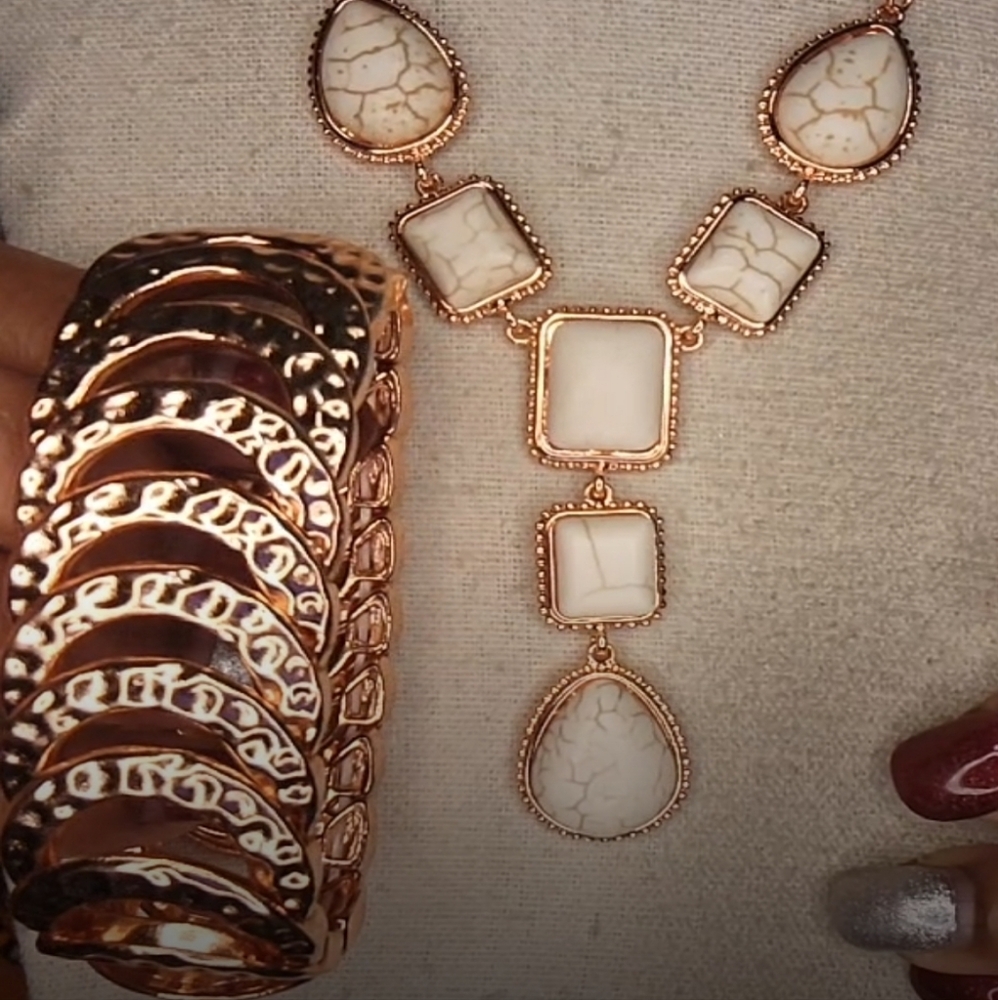 Elegant Gold and Cream Jewelry Set